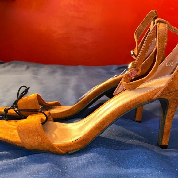 NWT Brand New High Heel Forever 21 Women's Sandal Size 39 In A Copper Color - Picture 2 of 3